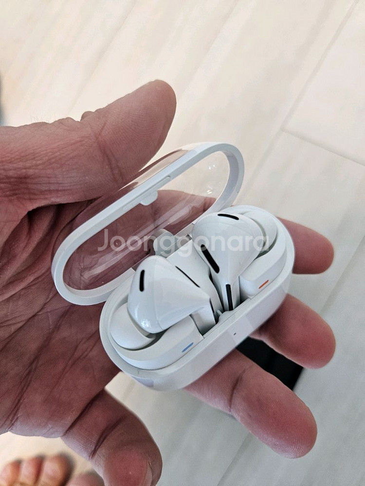 삼성 갤럭시 버즈3 프로 화이트--2