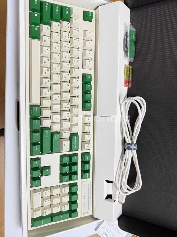 레오폴드 FC900RBT 휴대용 키보드--5