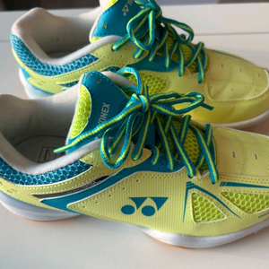 요넥스 배드민턴화 240사이즈 (반값 무료배송)