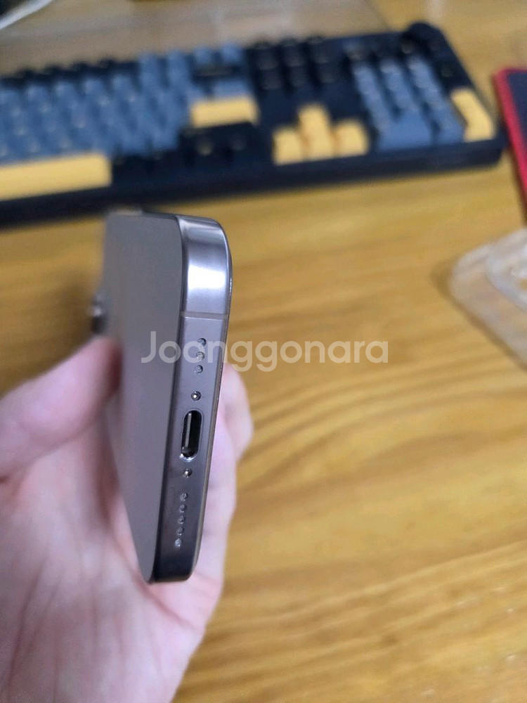 (개인)아이폰16프로 데저트 티타늄 256기가--4