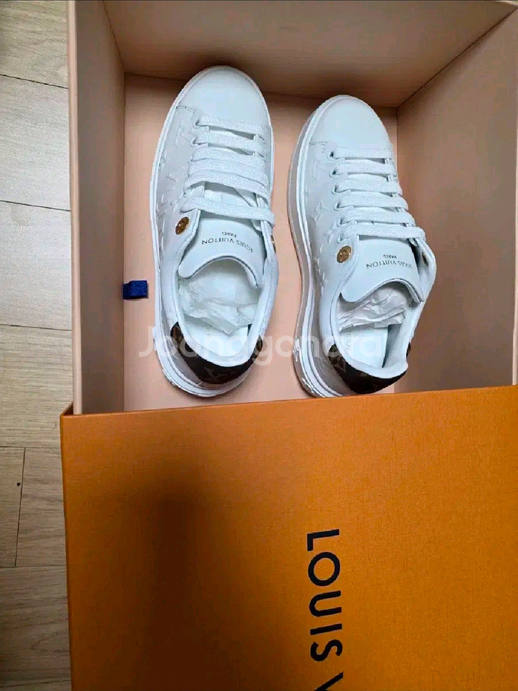 * 루이비통 타임아웃 스니커즈 35.5사이즈 새제품--2