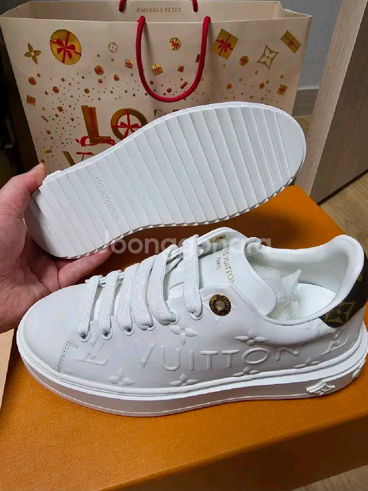 * 루이비통 타임아웃 스니커즈 35.5사이즈 새제품--4