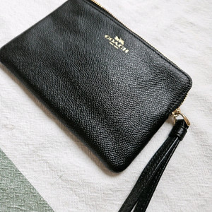 코치 레더 클러치백 (코너집리스틀릿)