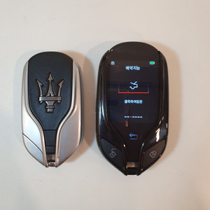 마세라티 기블리 2017년식 최신형 LCD 디지털 스마트키 개조 + 백로고 엠블럼 커스텀 완료