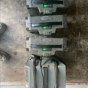 농업용 드론 T30 배터리 3개. 충전기 1개