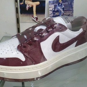 조던1 엘리베이트 로우 다크 비트룻 우먼스 255