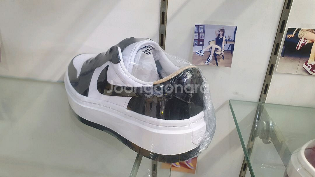 조던1 로우 키높이 플랫폼 검흰 235, 240새상품--2