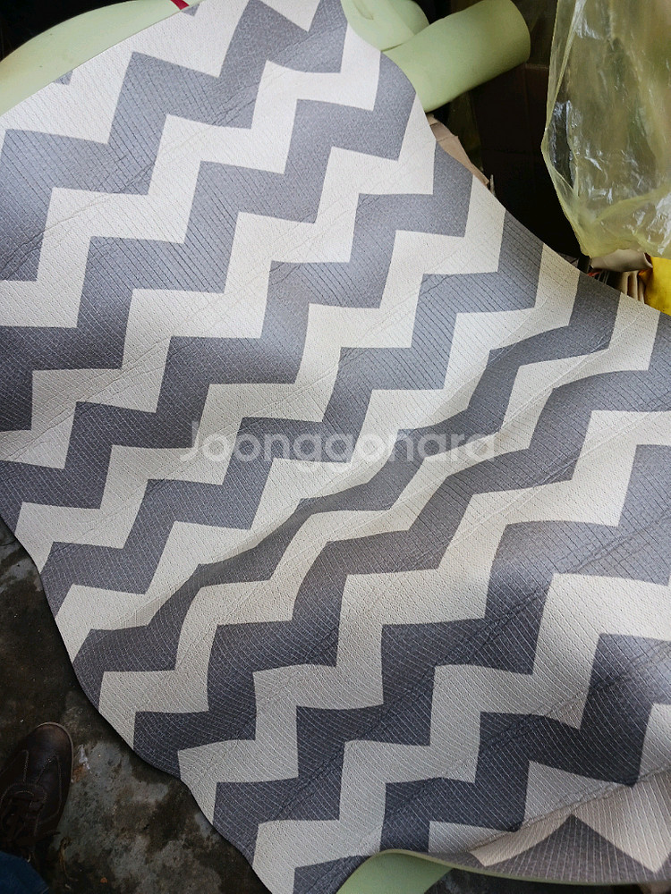 태진미디어 노래반주기,사각소반 큰거3개,번려견,묘 깔개 5장 100*140크기--8