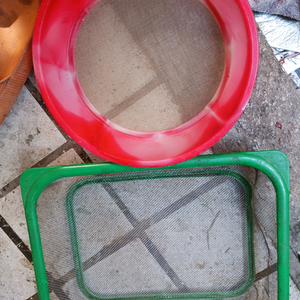 채망2개,사각소반1개,3개 큰인형,옷걸이2개,