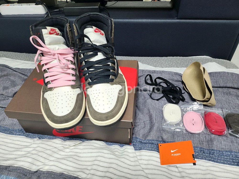 새상품 나이키 조던1x스캇 모카하이 275 싸게팝니다.--0