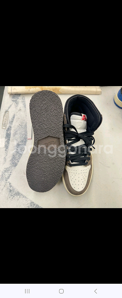 새상품 나이키 조던1x스캇 모카하이 275 싸게팝니다.--5