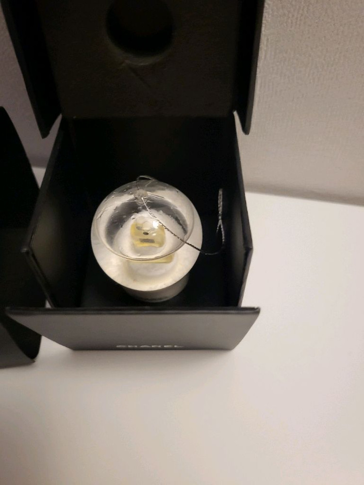 정품) 샤넬 미니 스노우볼 (코스메틱)--2