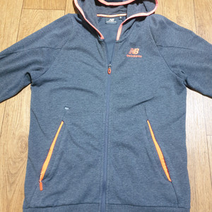 1085 뉴발란스 운동복 후드집업95 사이즈입니다