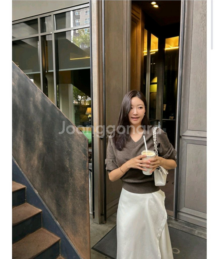 25FW 르뮈 헤이즈 브이 니트 새상품--0