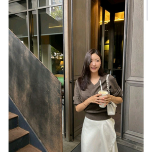 25FW 르뮈 헤이즈 브이 니트 새상품