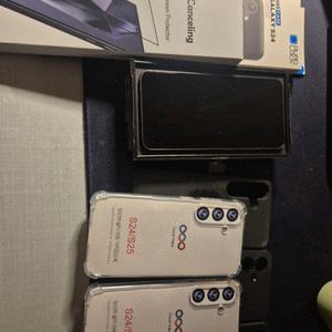 갤럭시 S24 자급제 256GB(s급 거의새거) 기스x(케이스+필름)