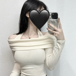 에이블리 홀터넥 오프숄더 아이보리 색상