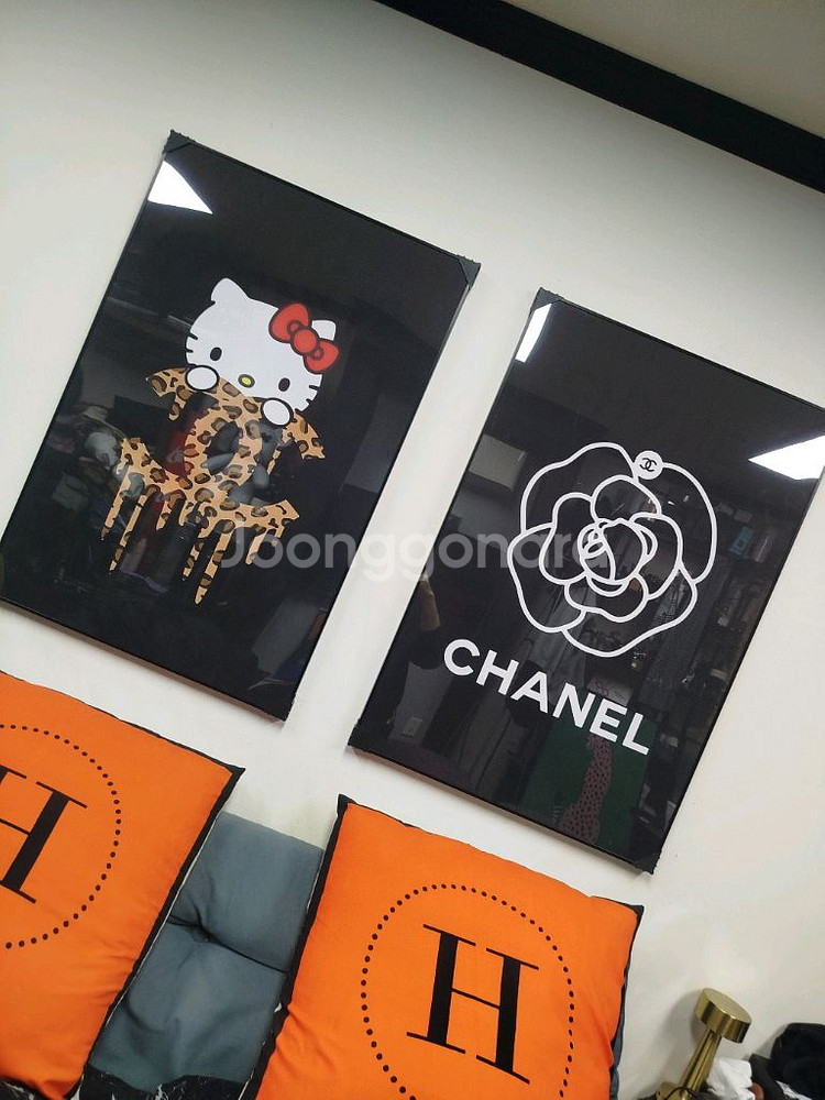 헬로키티 샤넬꽃 꽃그림 샤넬그림 샤넬액자 키티그림 키티액자 대형 그림 액자 팝아트 인테리어소품 인테리어액자 명품그림--1