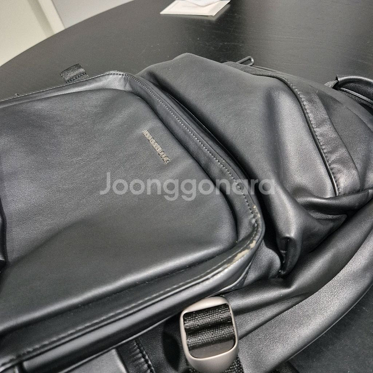 만다리나덕 시그니처 백팩 (블랙 가죽) S9T01651--4