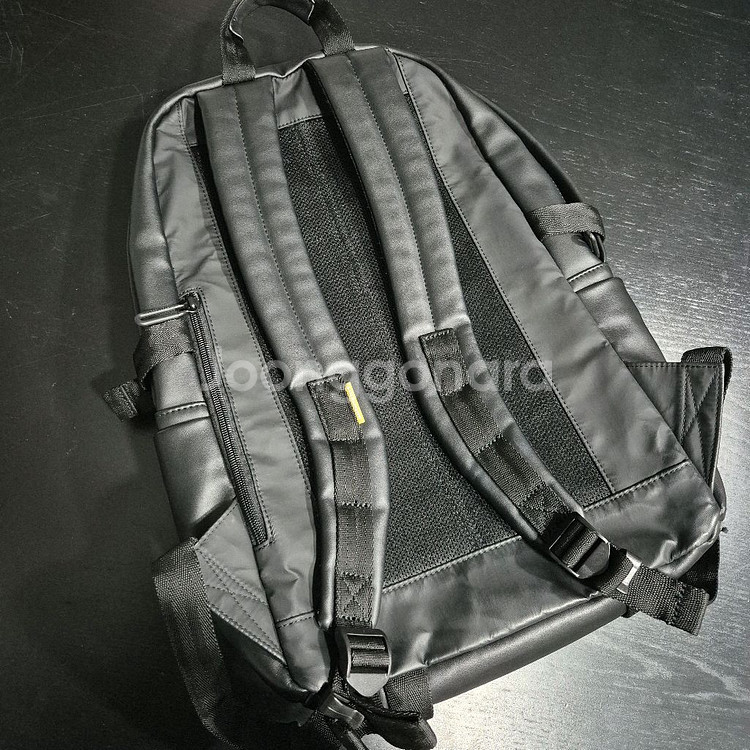 만다리나덕 시그니처 백팩 (블랙 가죽) S9T01651--1