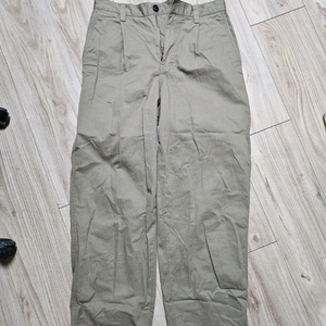 유니클로 JWANERSON 와이드핏 치노 팬츠 73cm