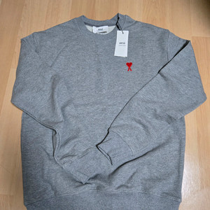 아미 하트 로고 맨투맨