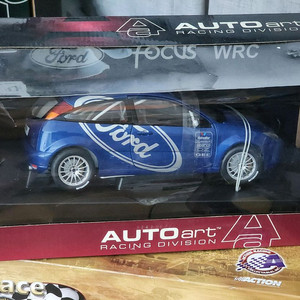 오토아트 포드 포커스 WRC 프리젠테이션 카 1:18 다이케스트