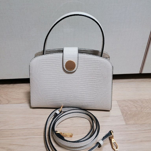 오야니 크로스백 팝니다 이미지