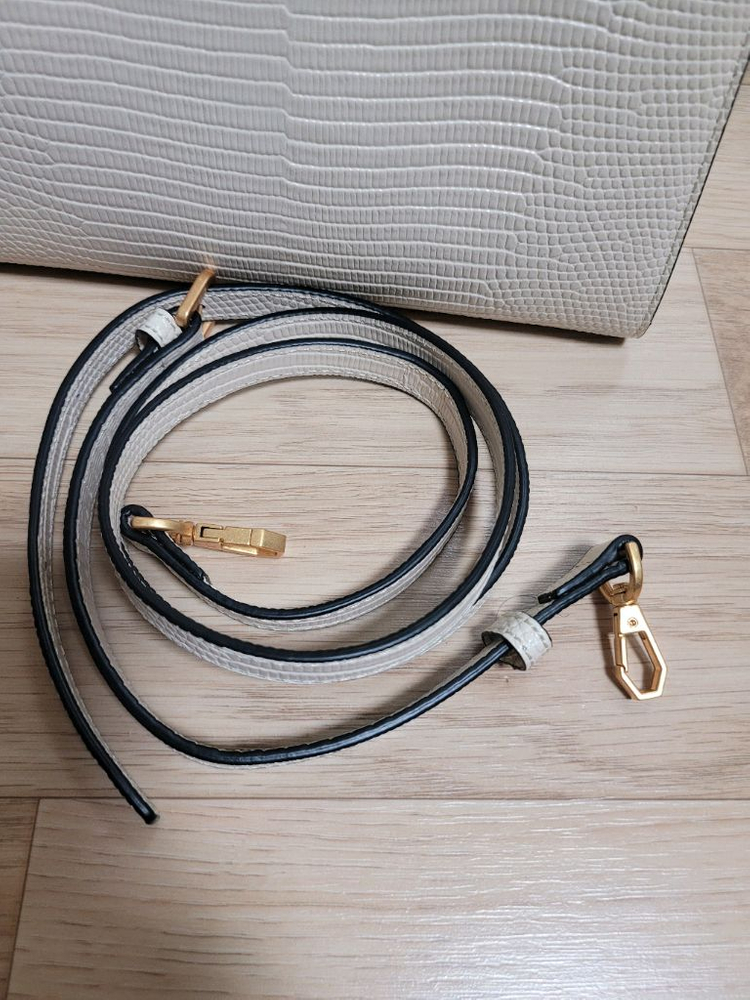 오야니 크로스백 팝니다 이미지