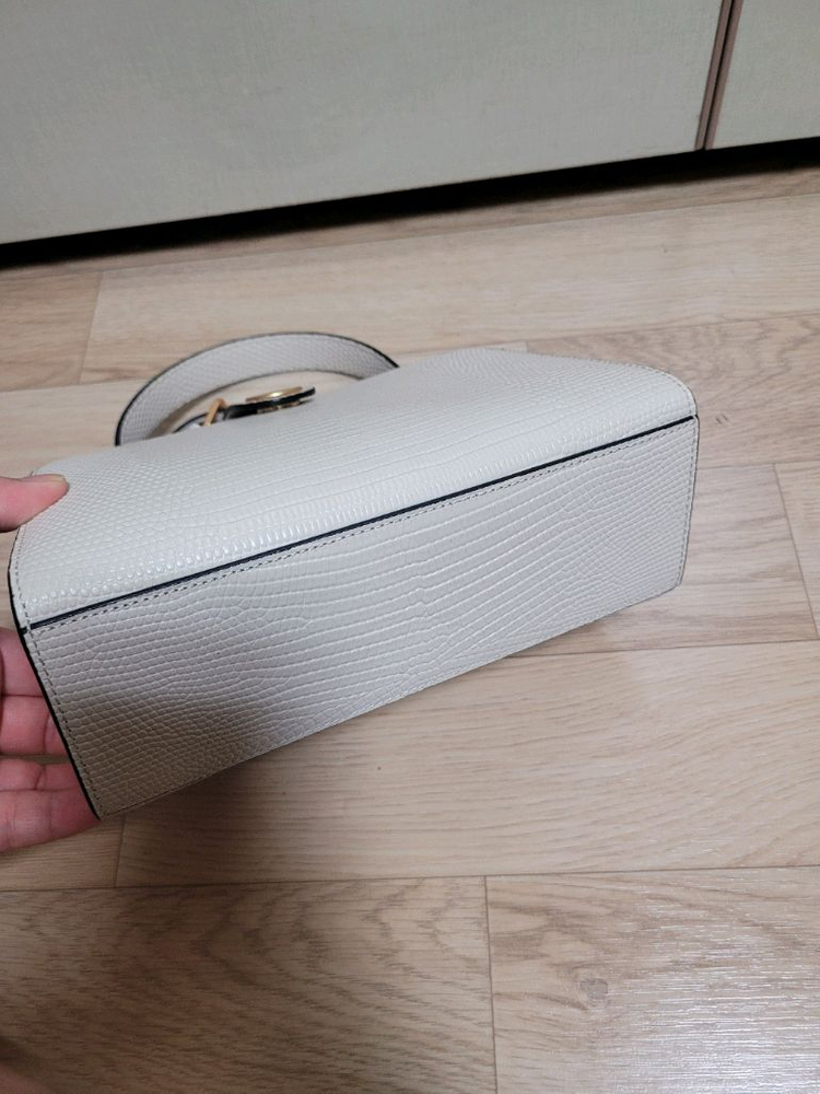 오야니 크로스백 팝니다 이미지