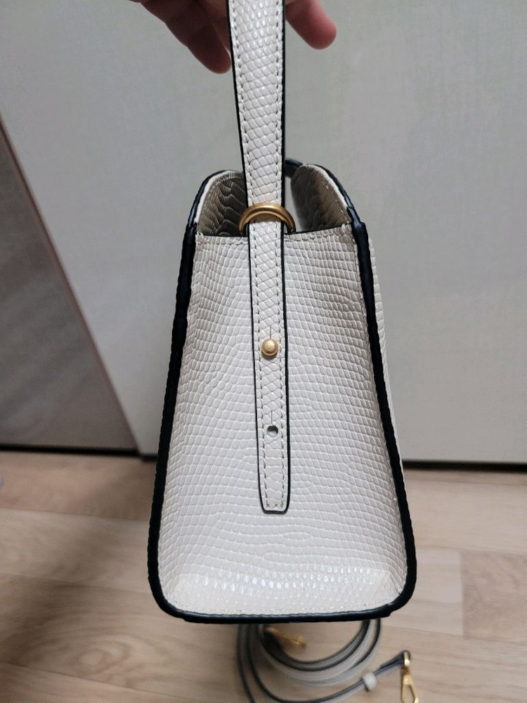 오야니 크로스백 팝니다 이미지