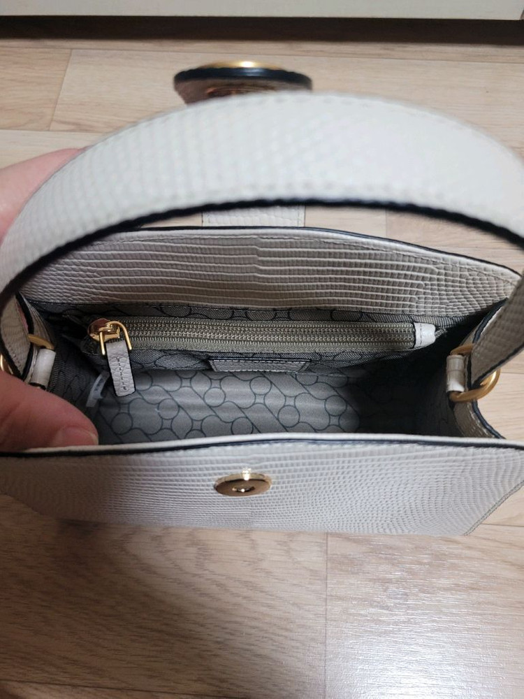 오야니 크로스백 팝니다 이미지