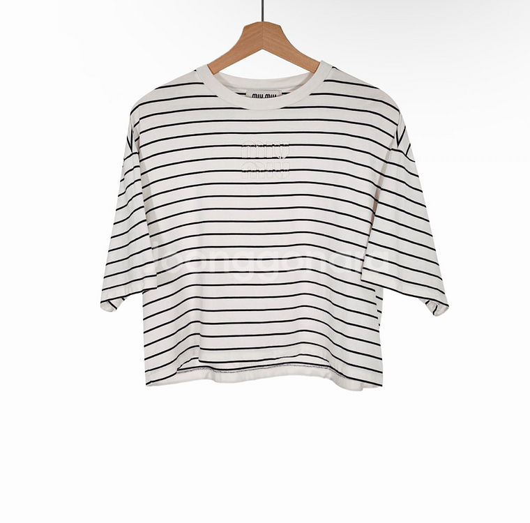 [M] 미우미우 여성 자수 로고 스트라이프 크롭 반팔 티셔츠 아이보리--0
