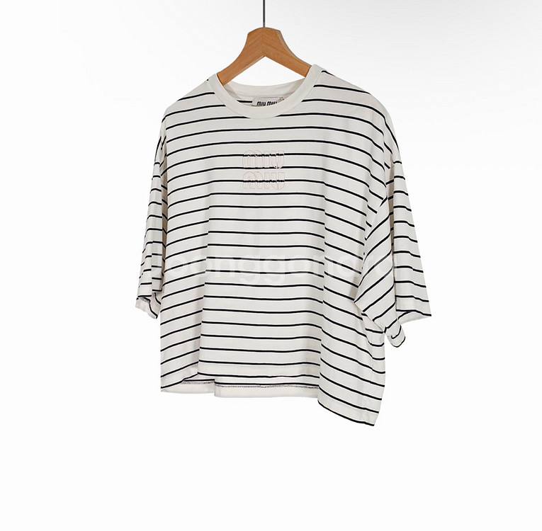 [M] 미우미우 여성 자수 로고 스트라이프 크롭 반팔 티셔츠 아이보리--1