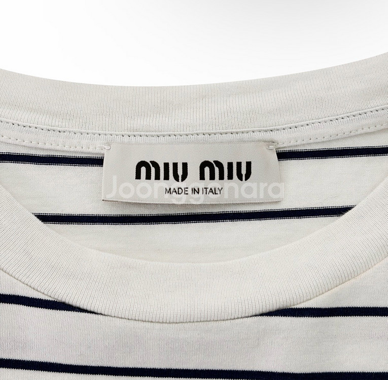 [M] 미우미우 여성 자수 로고 스트라이프 크롭 반팔 티셔츠 아이보리--6