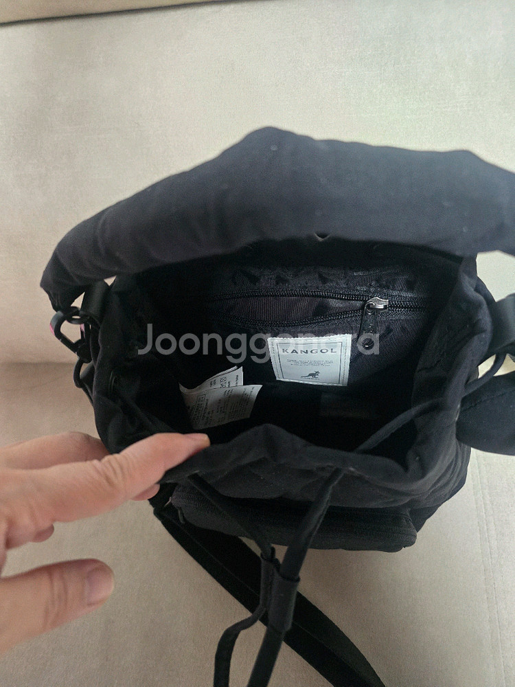 캉골 퀄트 블랙 크로스백--2