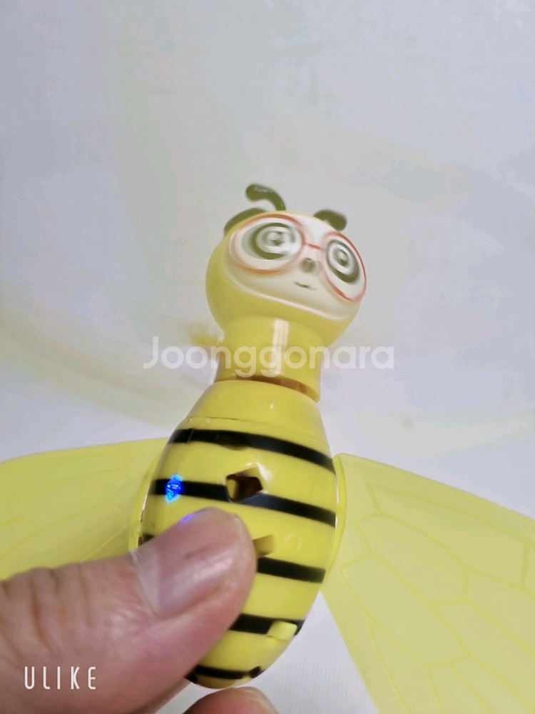 꿀벌 센서감지 손으로 날리는 미니 실내용 드론--3