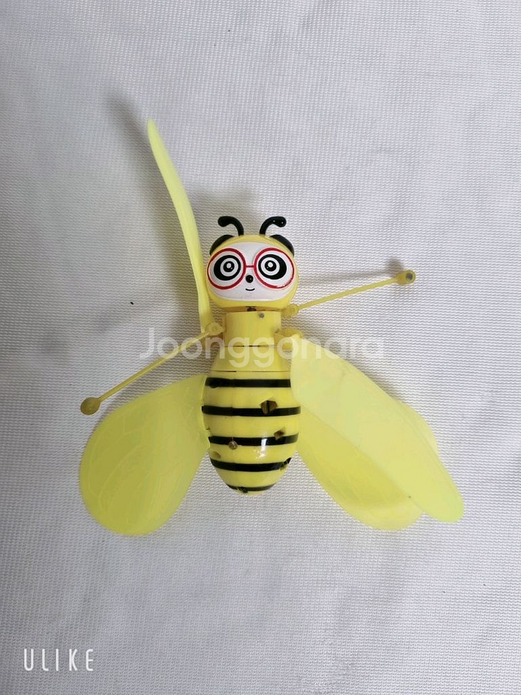 꿀벌 센서감지 손으로 날리는 미니 실내용 드론--1