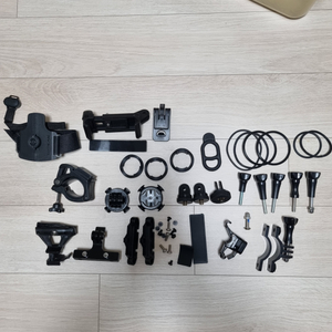 자전거 속도계, 전조등, 후미등을 고정하는 브라켓 등 액서사리