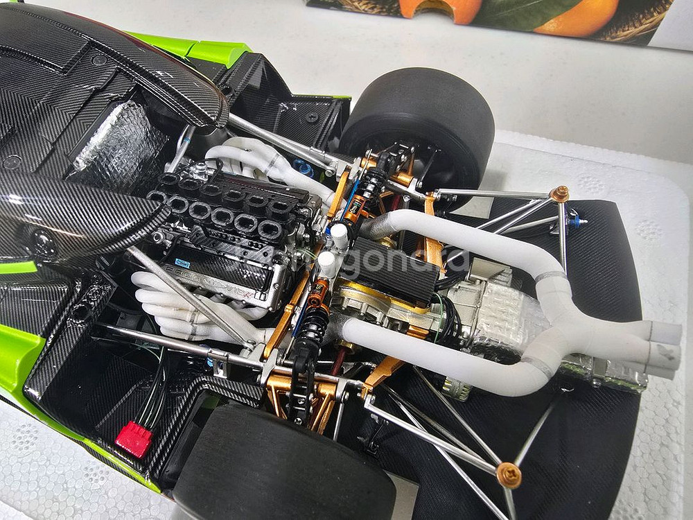 1:18 다이캐스트 LCD PAGANI R--1