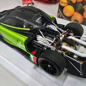 1:18 다이캐스트 LCD PAGANI R