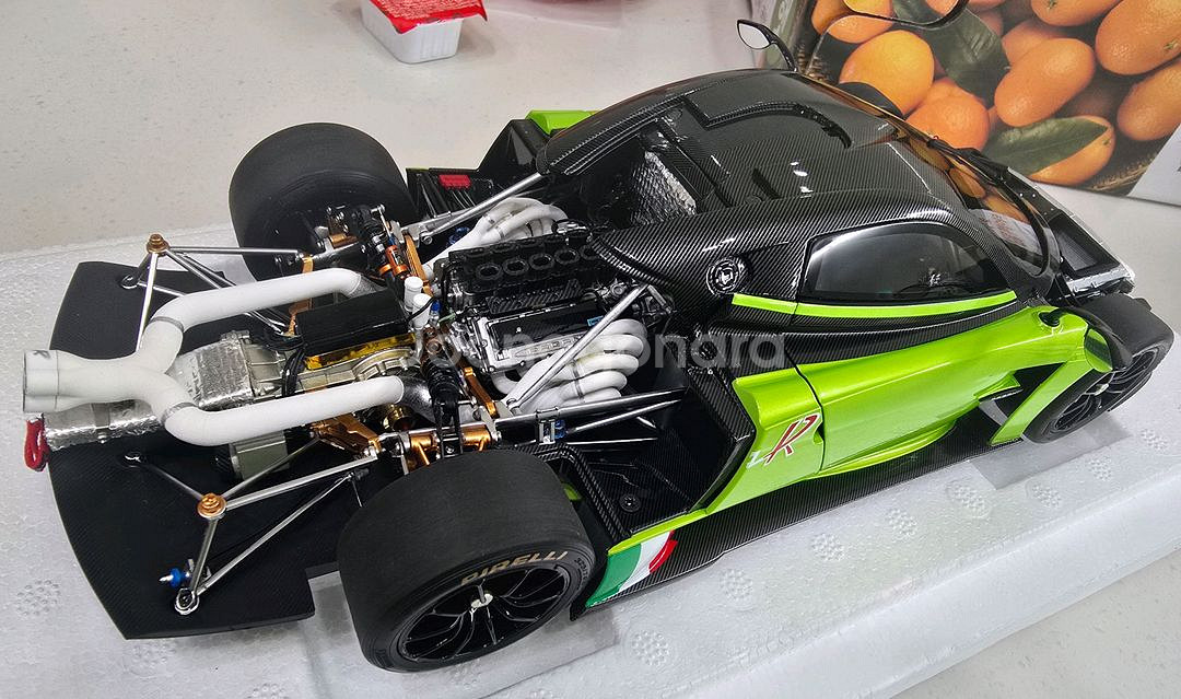 1:18 다이캐스트 LCD PAGANI R--3
