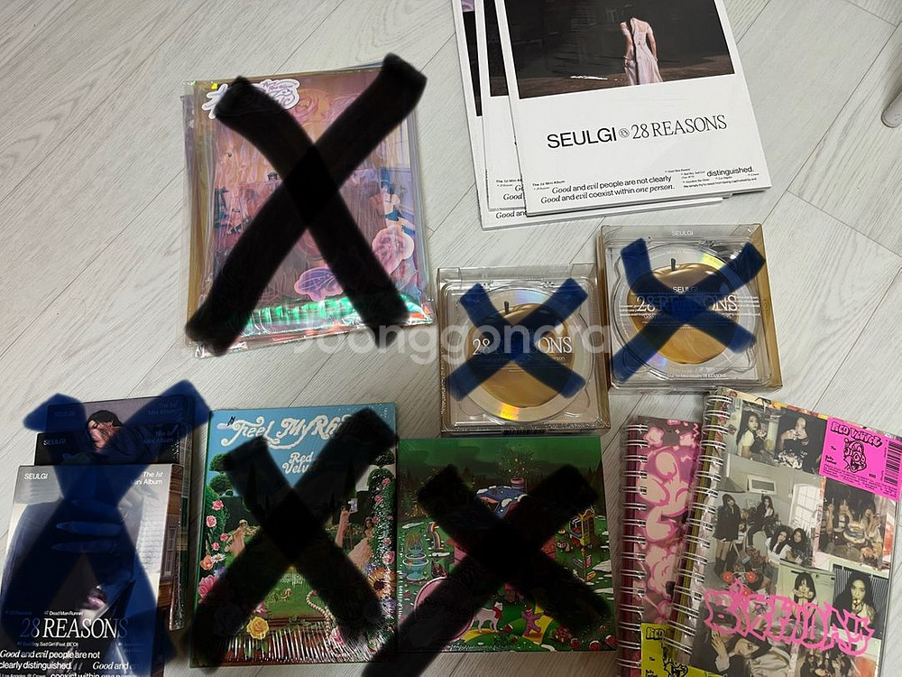 레드벨벳 앨범과 슬기 더포스터--0