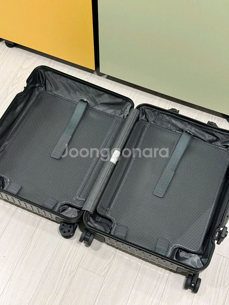 리모와 오리지널 블랙 캐빈플러스--5