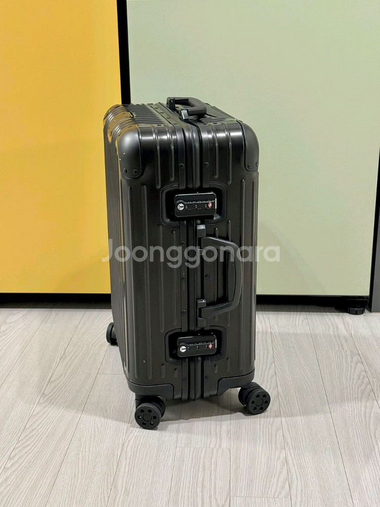 리모와 오리지널 블랙 캐빈플러스--1