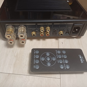 티악 teac a-h01 인티앰프(DAC내장) 팝니다.