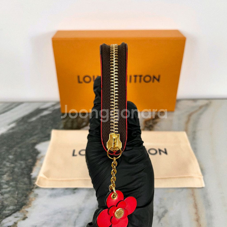 루이비통 여성 지퍼 장지갑 플라워 모노그램--3