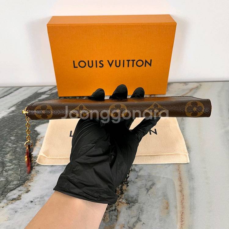 루이비통 여성 지퍼 장지갑 플라워 모노그램--5