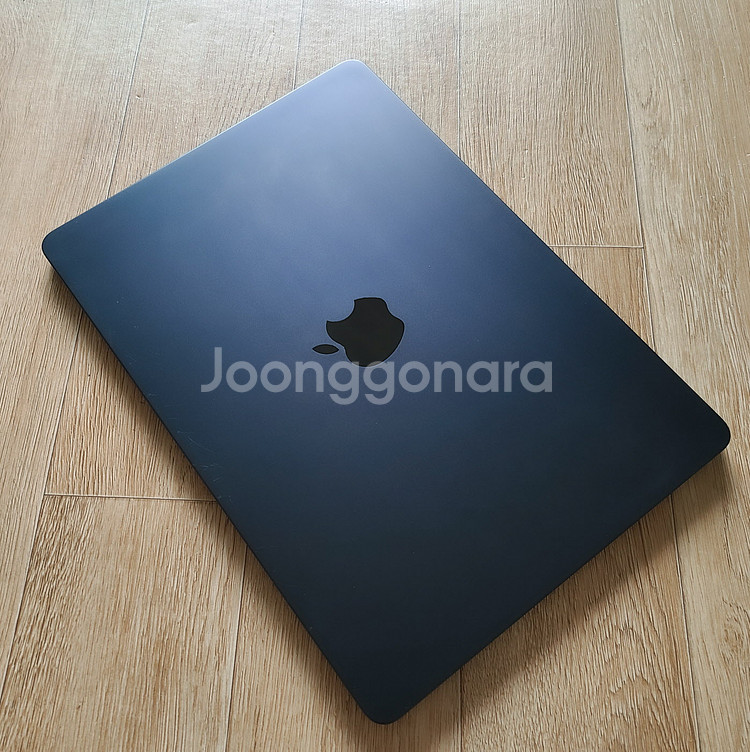 부산 맥북에어M2 8GB / 256GB 배터리98% 팝니다.--3
