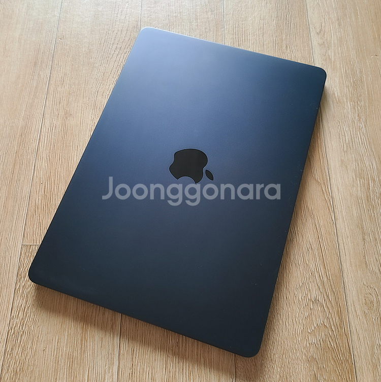 부산 맥북에어M2 8GB / 256GB 배터리98% 팝니다.--2